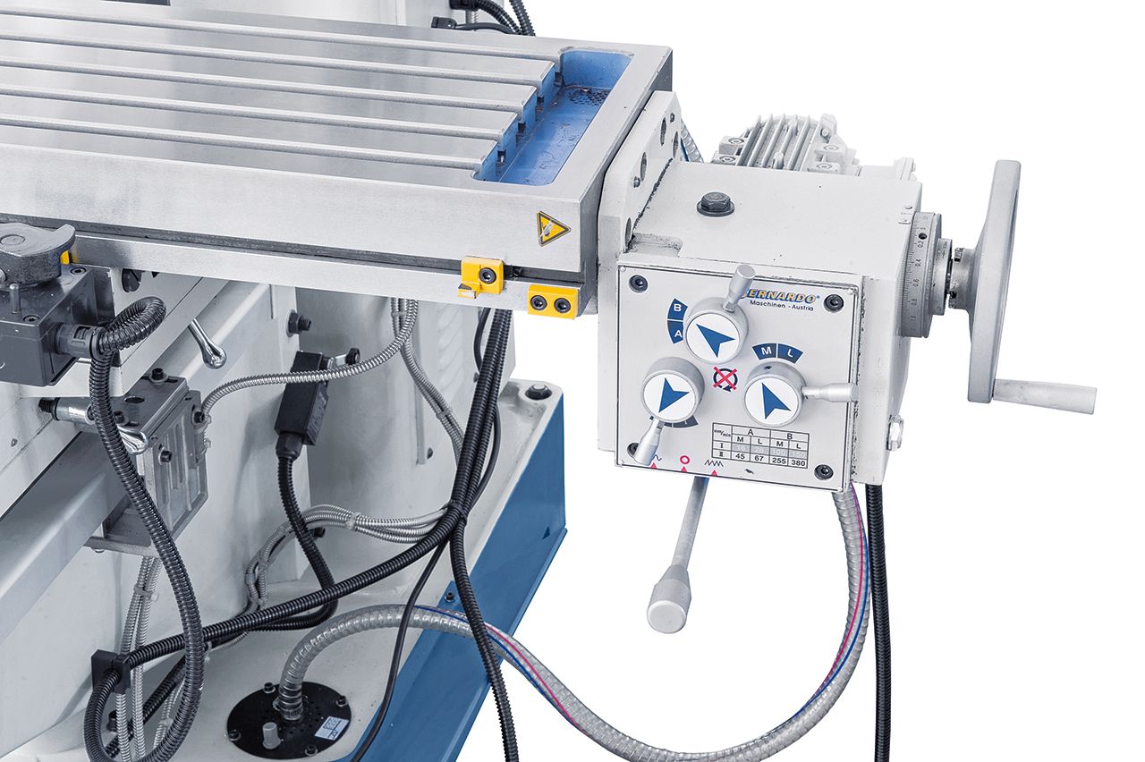 Universalfräsmaschine UWF 90 - 1270 inkl. 3-Achs-DRO ES-12 H und pneumat.WK-Klemmung *