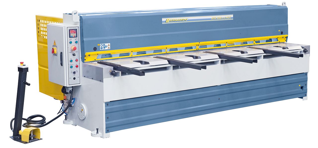Motorische Tafelschere MTA 3060 x 3 mm NCC mit pneumat. Blechhochhaltevorrichtung *