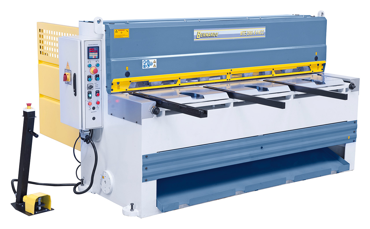 Motorische Tafelschere mit Blechauswurf nach vorne (max. 400 mm) und hinten MTE 2060 x 4 mm NCC *