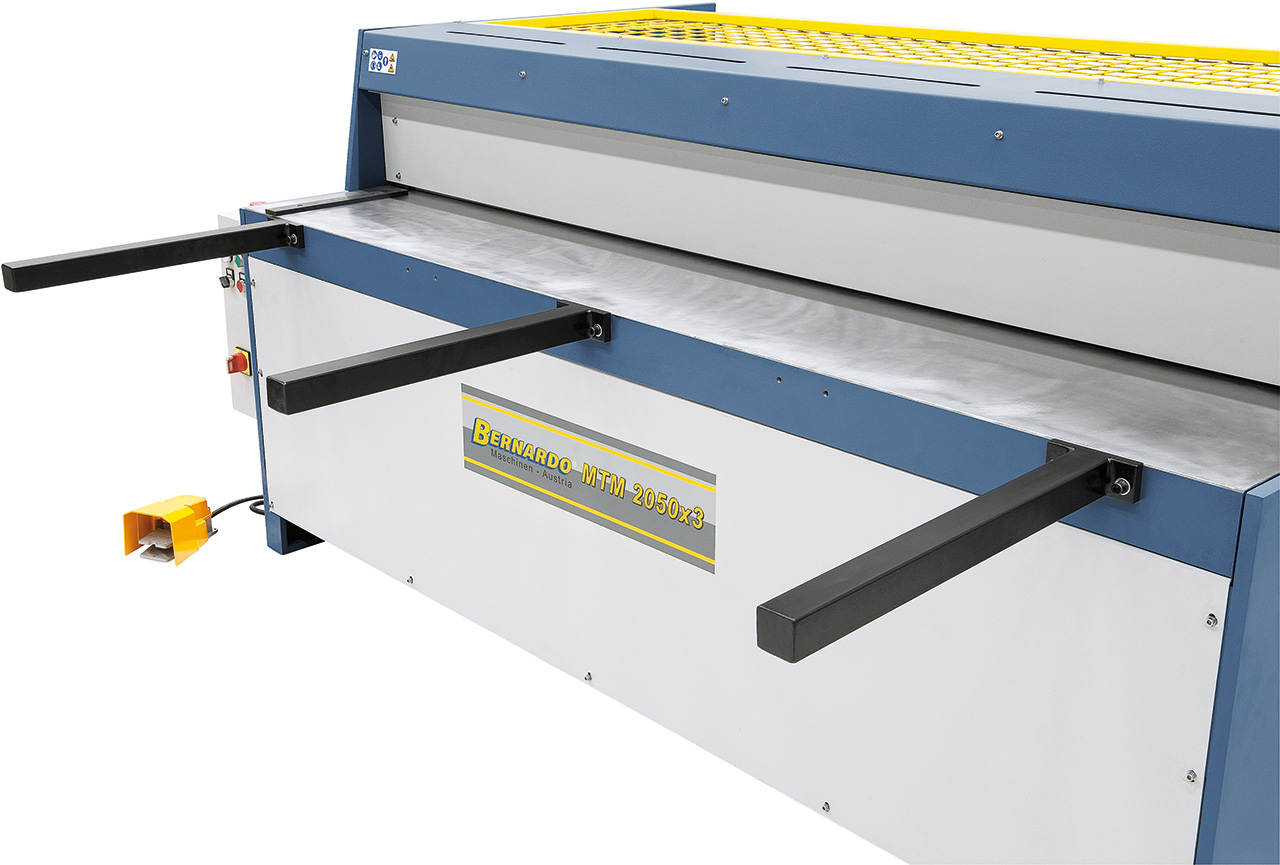 Motorische Tafelschere MTM 1250 x 3 mm mit man. Hinteranschlag