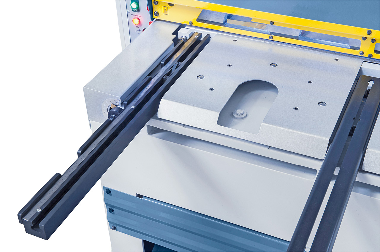 Motorische Tafelschere mit Blechauswurf nach vorne (max. 400 mm) und hinten MTE 1560 x 5 mm NCC *