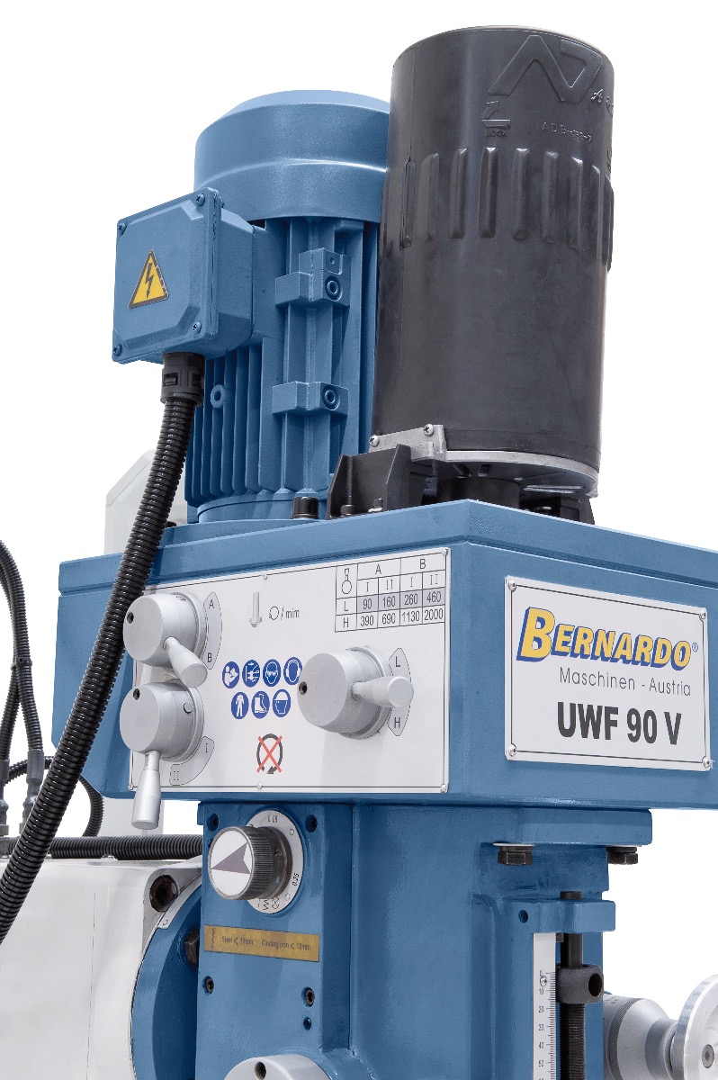 Universalfräsmaschine UWF 90 V inkl. 3-Achs-DRO ES-12 H und pneumat.WK-Klemmung *