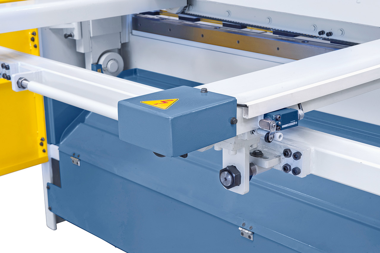 Motorische Tafelschere mit Blechauswurf nach vorne (max. 400 mm) und hinten MTE 2060 x 4 mm NCC *