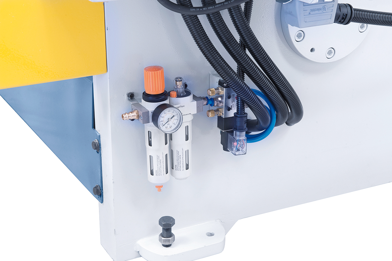 Motorische Tafelschere MTA 2060 x 3 mm NCC mit pneumat. Blechhochhaltevorrichtung *