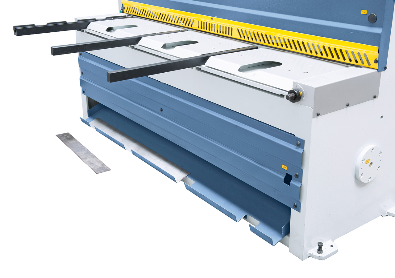 Motorische Tafelschere mit Blechauswurf nach vorne und hinten MTR 2560 x 2,5 mm NCC mit pneumat. Blechhochhaltevorrichtung *