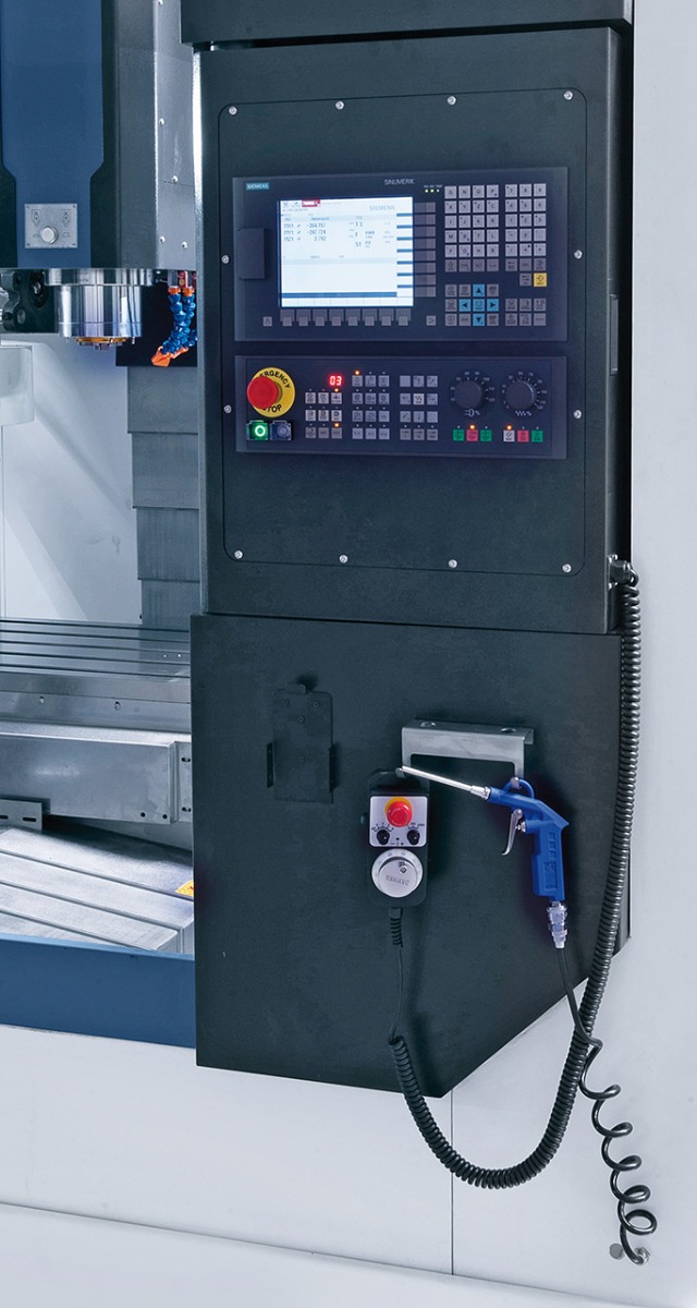 Wahlweise mit Siemens Sinumerik 808 D Advanced 16 oder 828D Steuerung erhältlich.