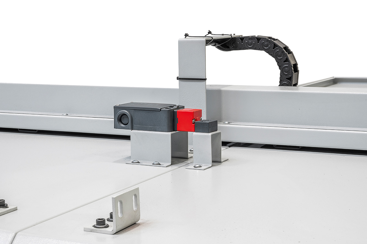 Universal-Schleifmaschine URS 32150 PLC **