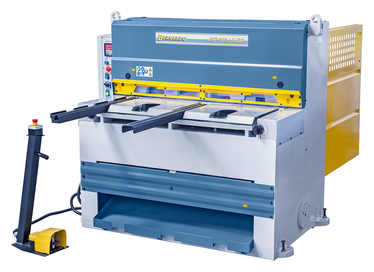 Motorische Tafelschere mit Blechauswurf nach vorne (max. 400 mm) und hinten MTE 1100 x 6 mm NCC *