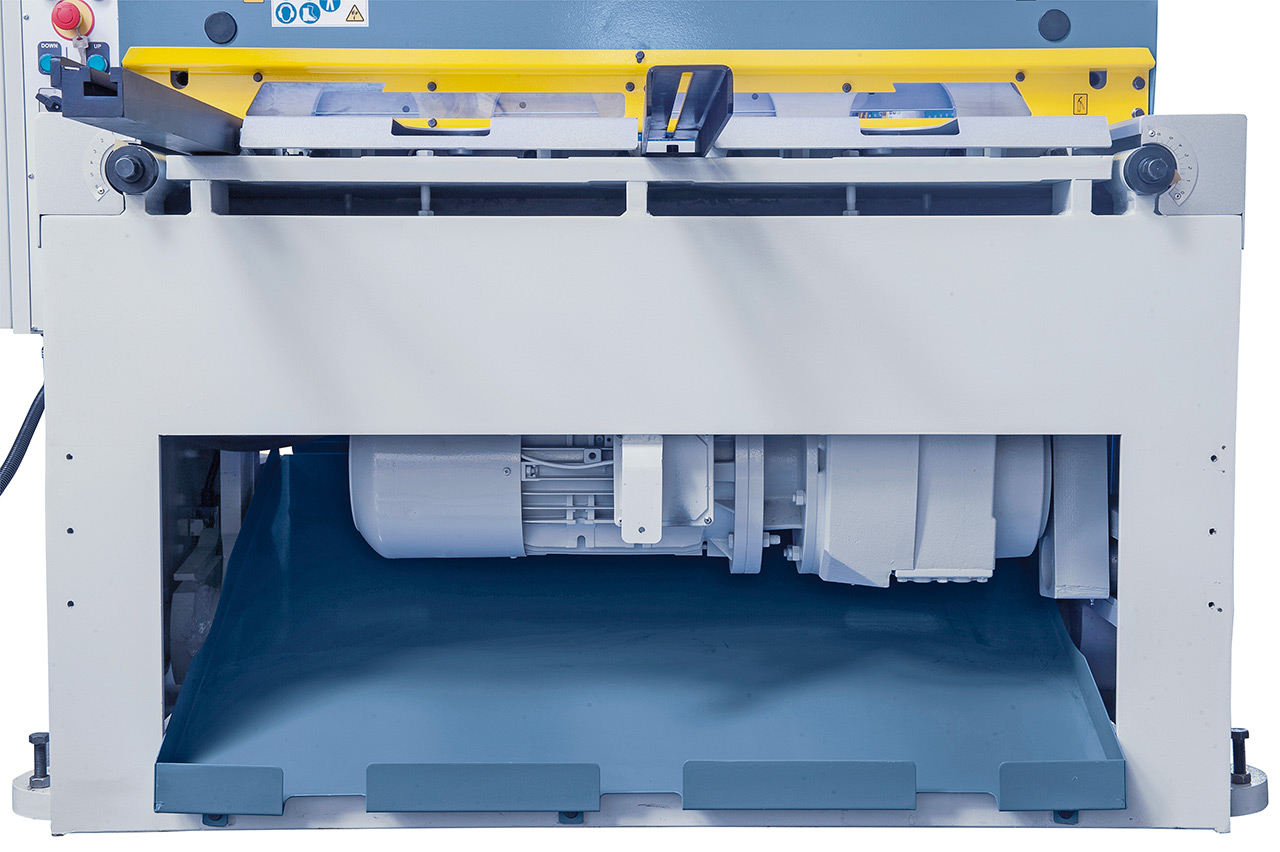 Motorische Tafelschere mit Blechauswurf nach vorne (max. 400 mm) und hinten MTE 1560 x 5 mm NCC *