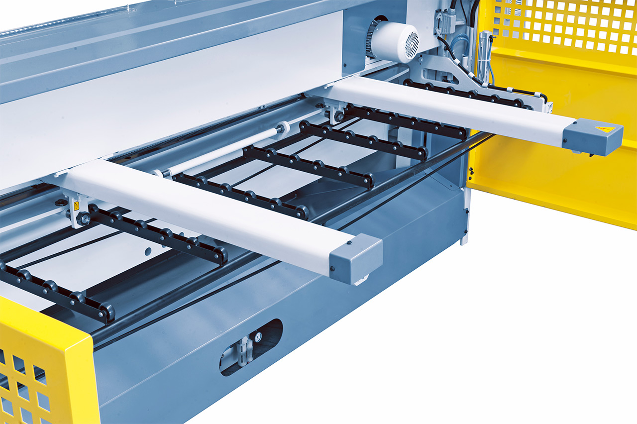 Motorische Tafelschere mit Blechauswurf nach vorne und hinten MTR 1100 x 6 mm NCC mit pneumat. Blechhochhaltevorrichtung *