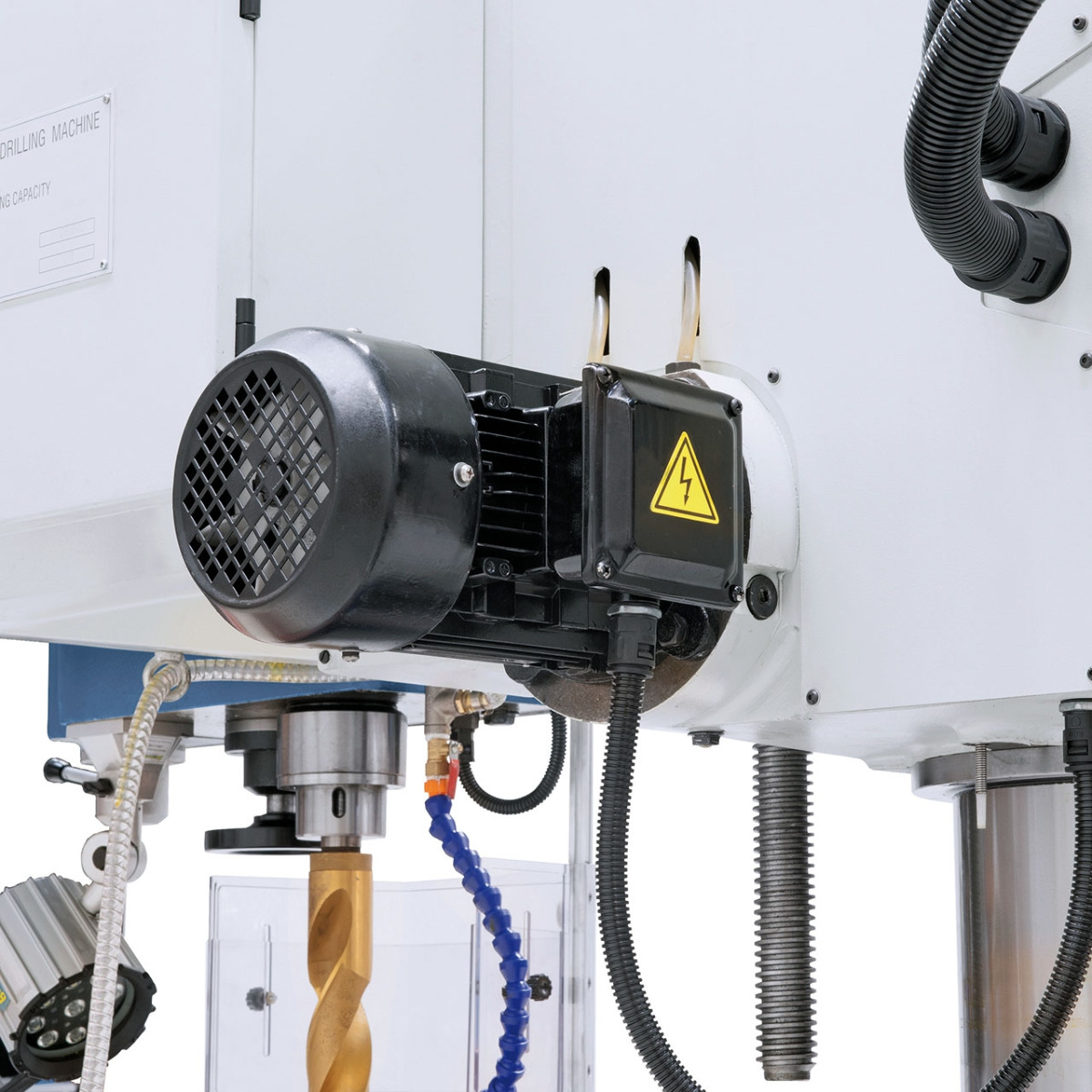 Serienmäßig mit Hydraulikmotor  für die Klemmung des Auslegers,  der Säule und des Bohrkopfes.