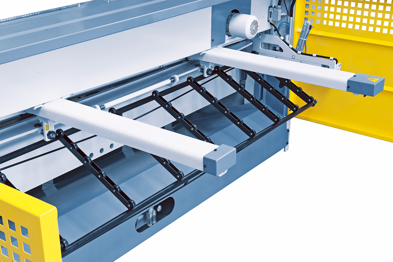 Motorische Tafelschere mit Blechauswurf nach vorne und hinten MTR 1100 x 6 mm NCC mit pneumat. Blechhochhaltevorrichtung *