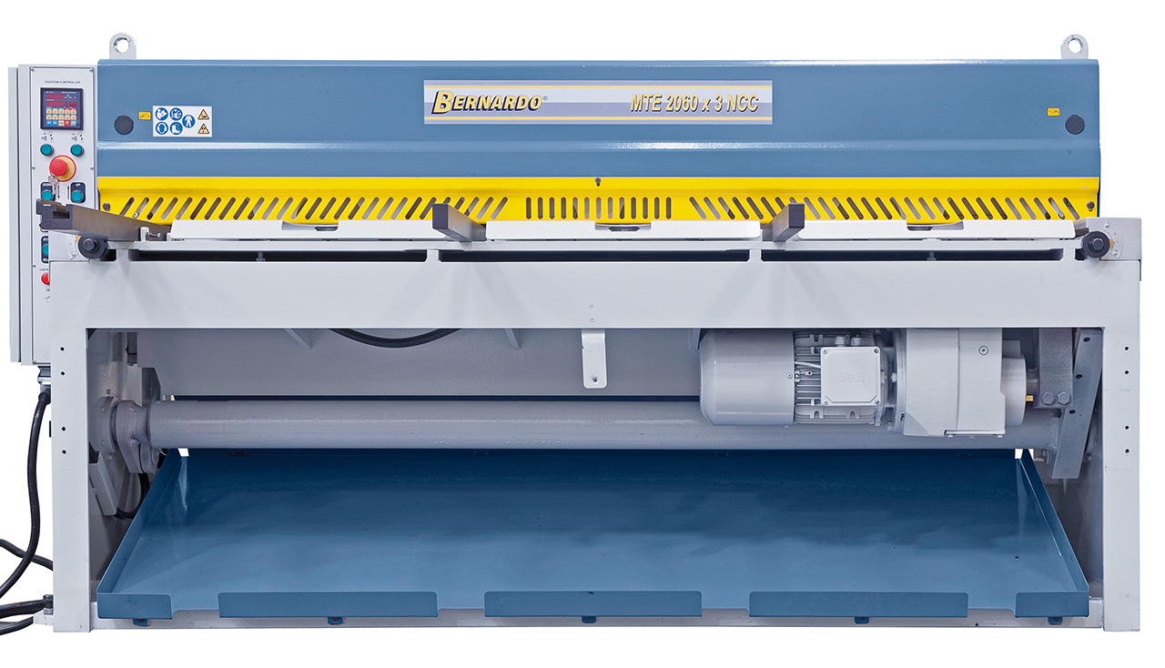 Motorische Tafelschere mit Blechauswurf nach vorne (max. 400 mm) und hinten MTE 1560 x 3 mm NCC *
