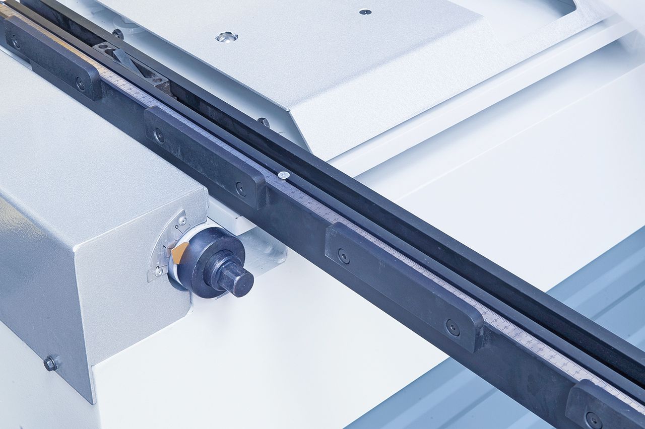 Motorische Tafelschere MTA 3060 x 3 mm NCC mit pneumat. Blechhochhaltevorrichtung *