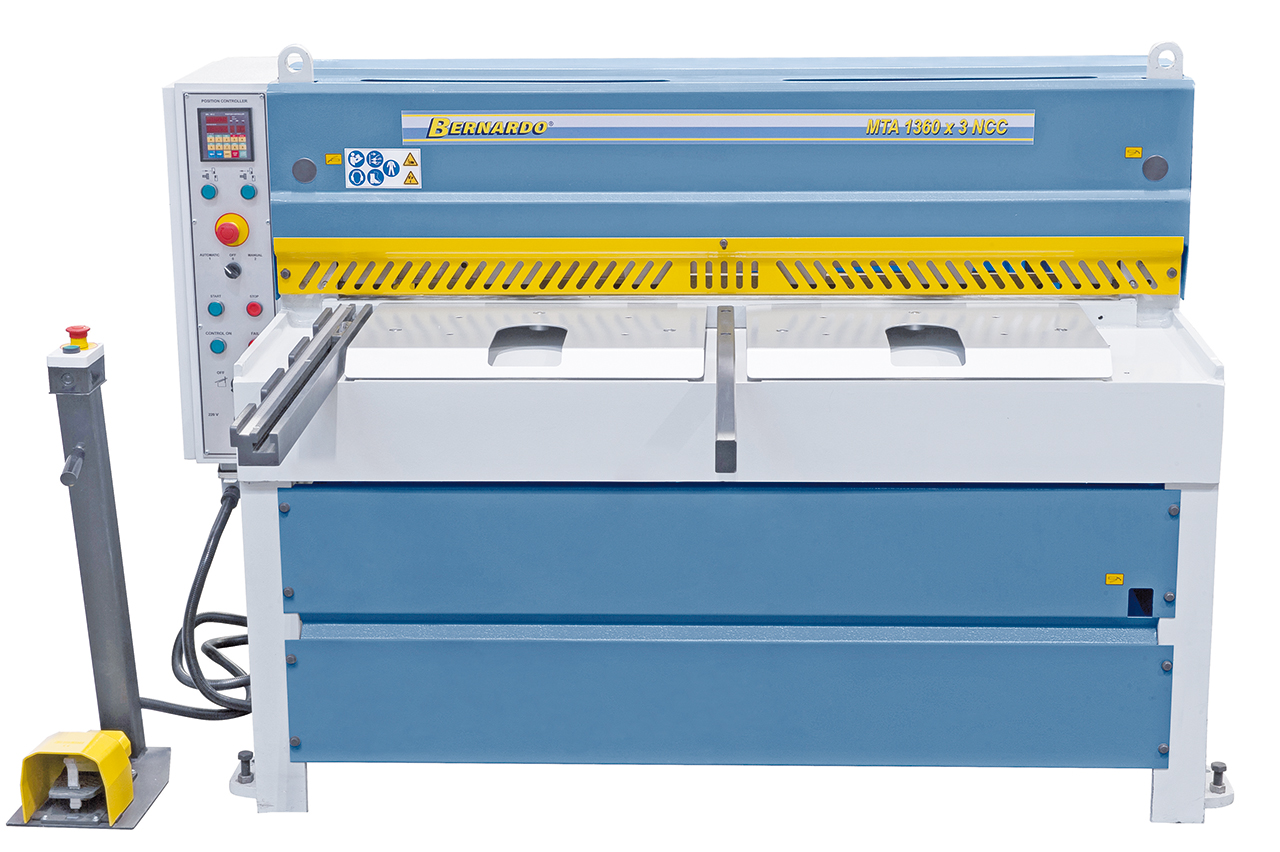 Motorische Tafelschere MTA 1360 x 3 mm NCC mit pneumat. Blechhochhaltevorrichtung *