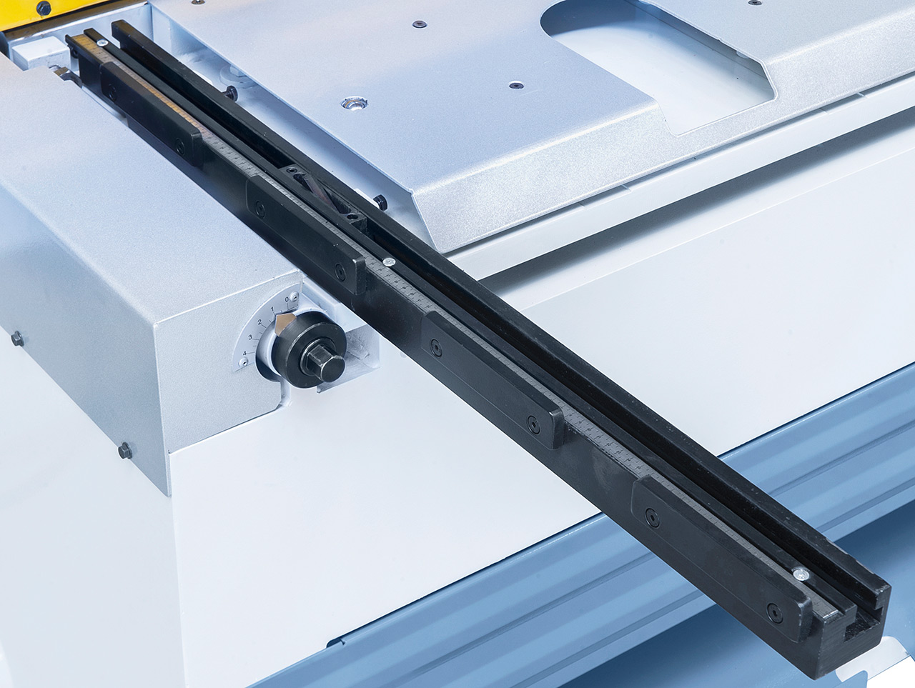 Motorische Tafelschere mit Blechauswurf nach vorne und hinten MTR 1100 x 6 mm NCC mit pneumat. Blechhochhaltevorrichtung *