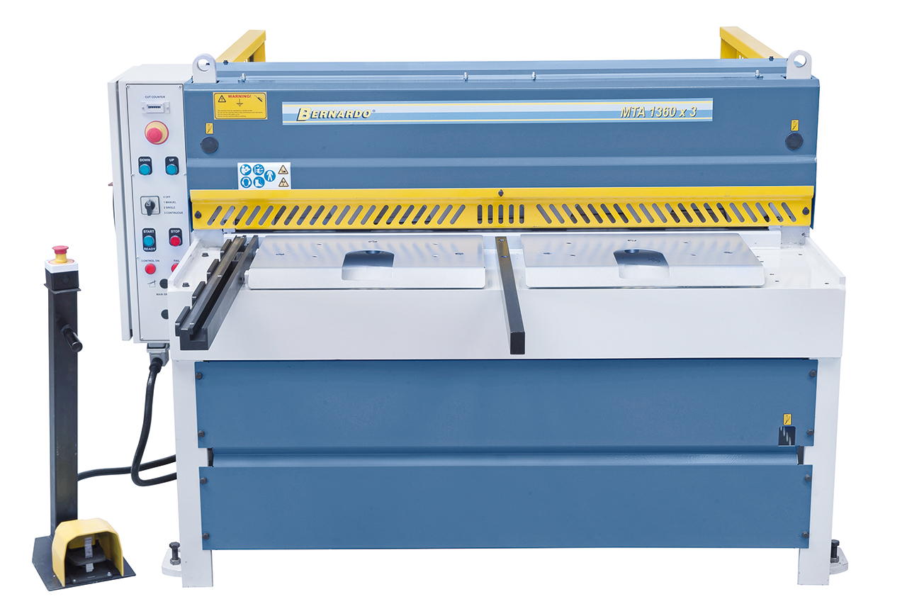Motorische Tafelschere MTA 1360 x 3 mm mit man. Hinteranschlag *