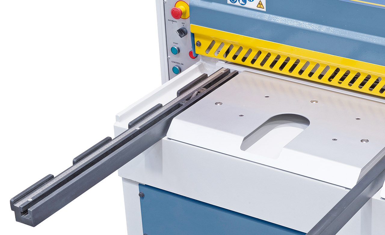 Motorische Tafelschere MTA 1360 x 3 mm NCC mit pneumat. Blechhochhaltevorrichtung *