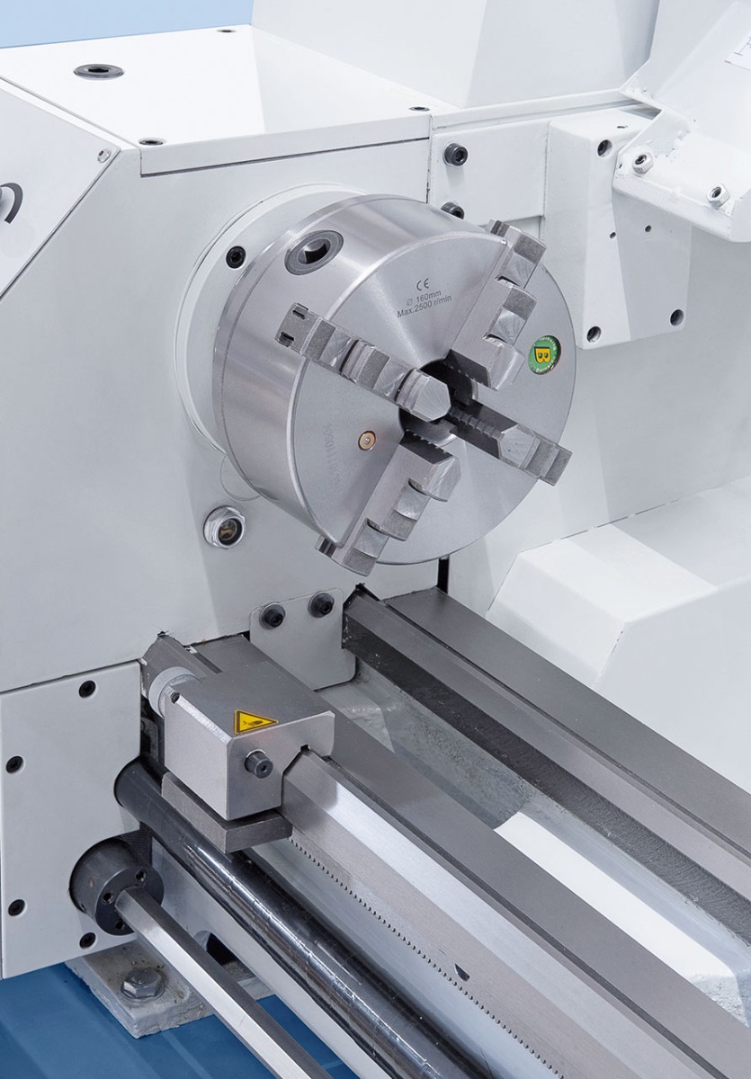 Zentrisch spannendes 4-Backenfutter 160 mm,  optimal für Vierkant-Werkstücke (Option).